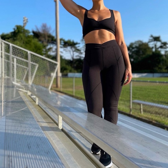 For Love & Lemons Black Ribbed athletic leggings and sports bra - Picture 5 of 5
